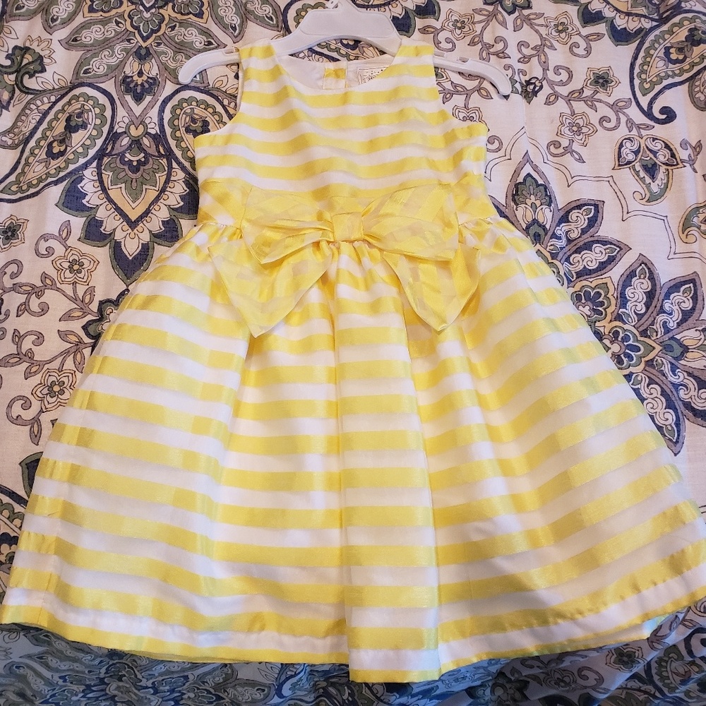 Girl's dress
